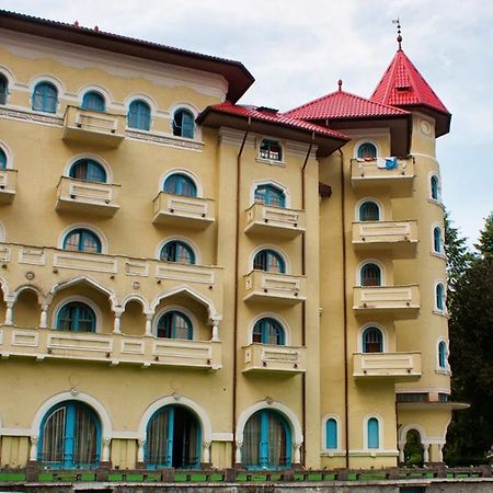 Hotel Cerna 伯伊莱海尔库拉内 外观 照片