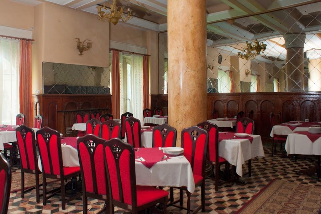 Hotel Cerna 伯伊莱海尔库拉内 外观 照片