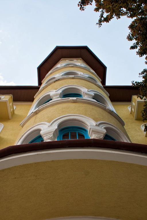 Hotel Cerna 伯伊莱海尔库拉内 外观 照片