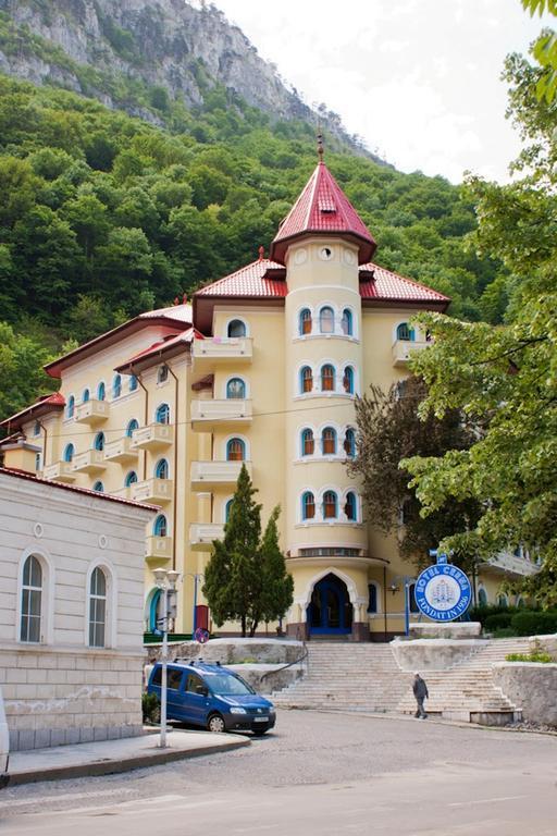 Hotel Cerna 伯伊莱海尔库拉内 外观 照片