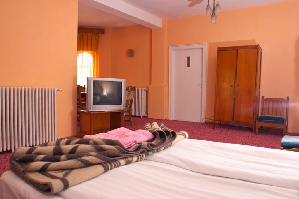 Hotel Cerna 伯伊莱海尔库拉内 客房 照片